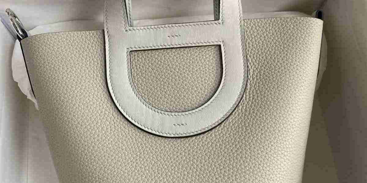 Known for High Quality Hermes Bags its vibrant prints and
